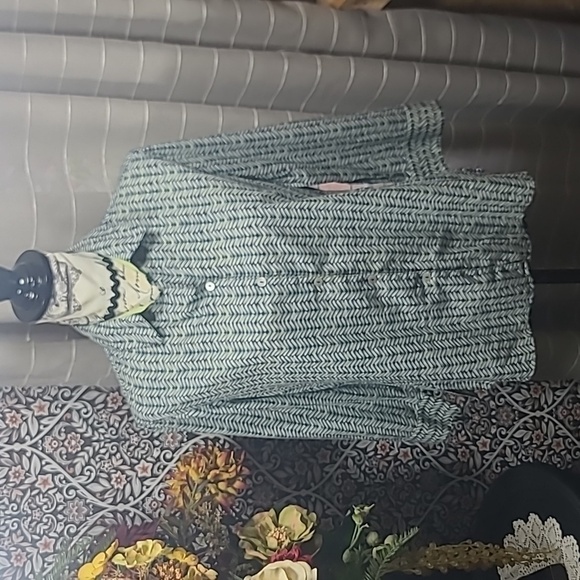 Foxcroft Tops - Foxcroft wrinkle free button front shirt